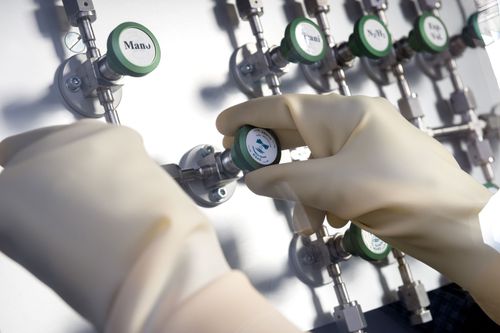 handling c-14 manifold